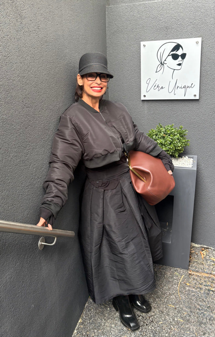 Kurze Bomberjacke in Schwarz – Modern, cool & absolut trendstark - PLÜ