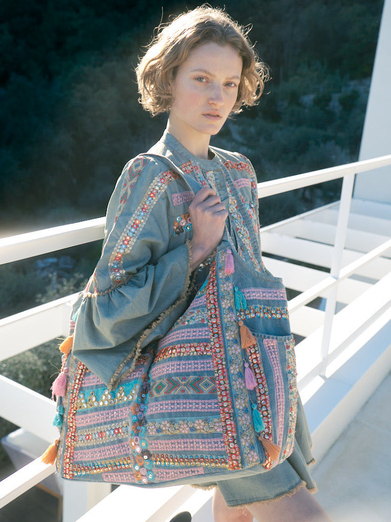 Boho Kleid aus Denim mit bunter Stickerei und Spiegel-Details - Kleid