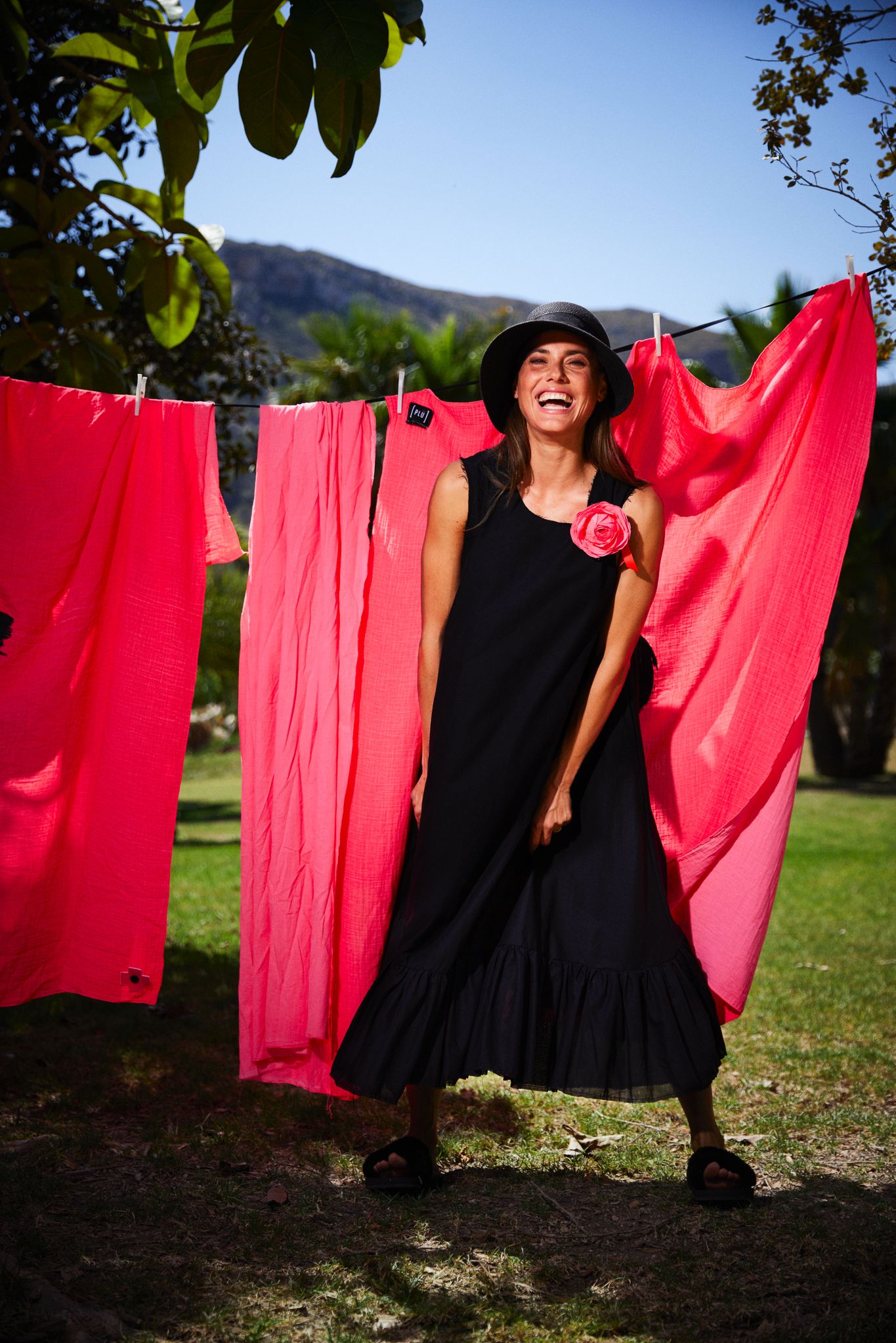 Schwarz-weiß gestreifter Schal – leichtes Accessoire mit Streifenmuster - PLÜ