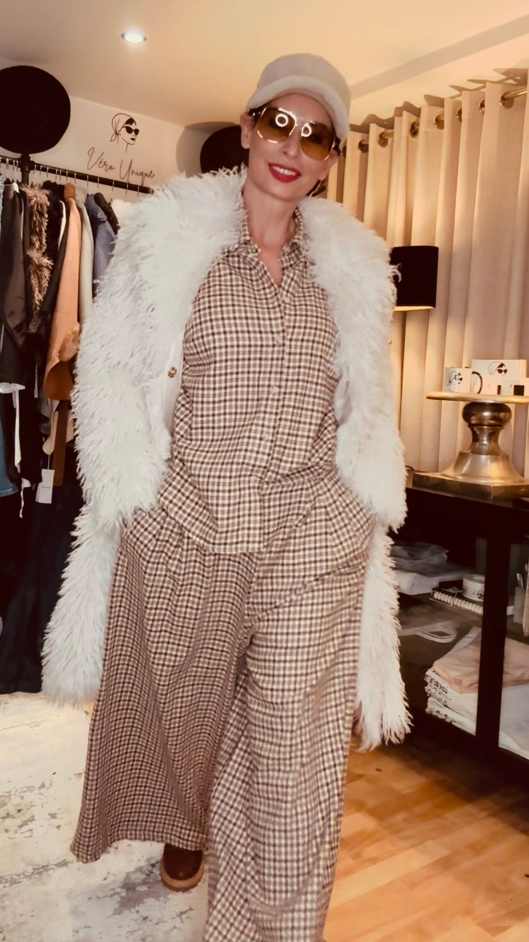 Wollmix-Mantel in Mongol-Fur-Optik – Beigefarbener Winter-Luxus - ALEX MAX - Gr. 34-38