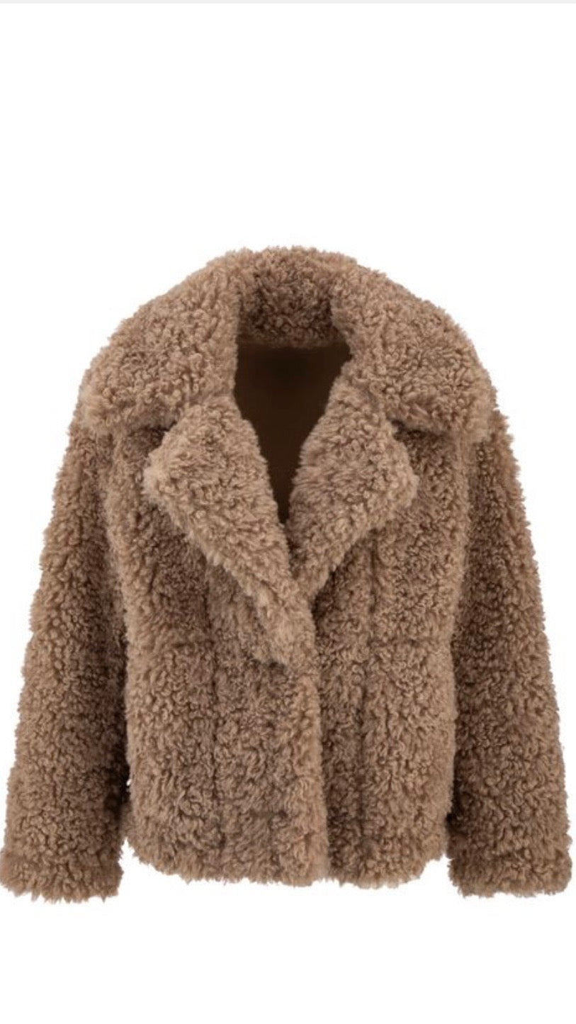 Wendbare Teddyfell-Jacke in Taupe – 2-in-1 Style & Kuschelkomfort - ALEX MAX - Gr. 34-38